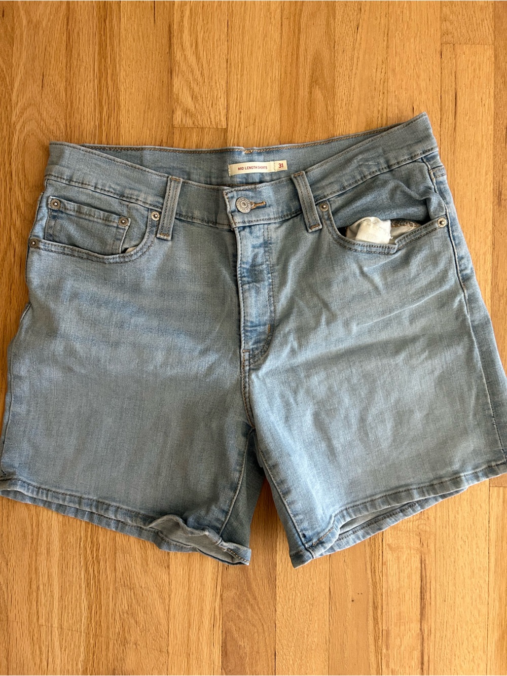 Levi’s Light Wash Mid Length Shorts 31 relaxed y2k longer